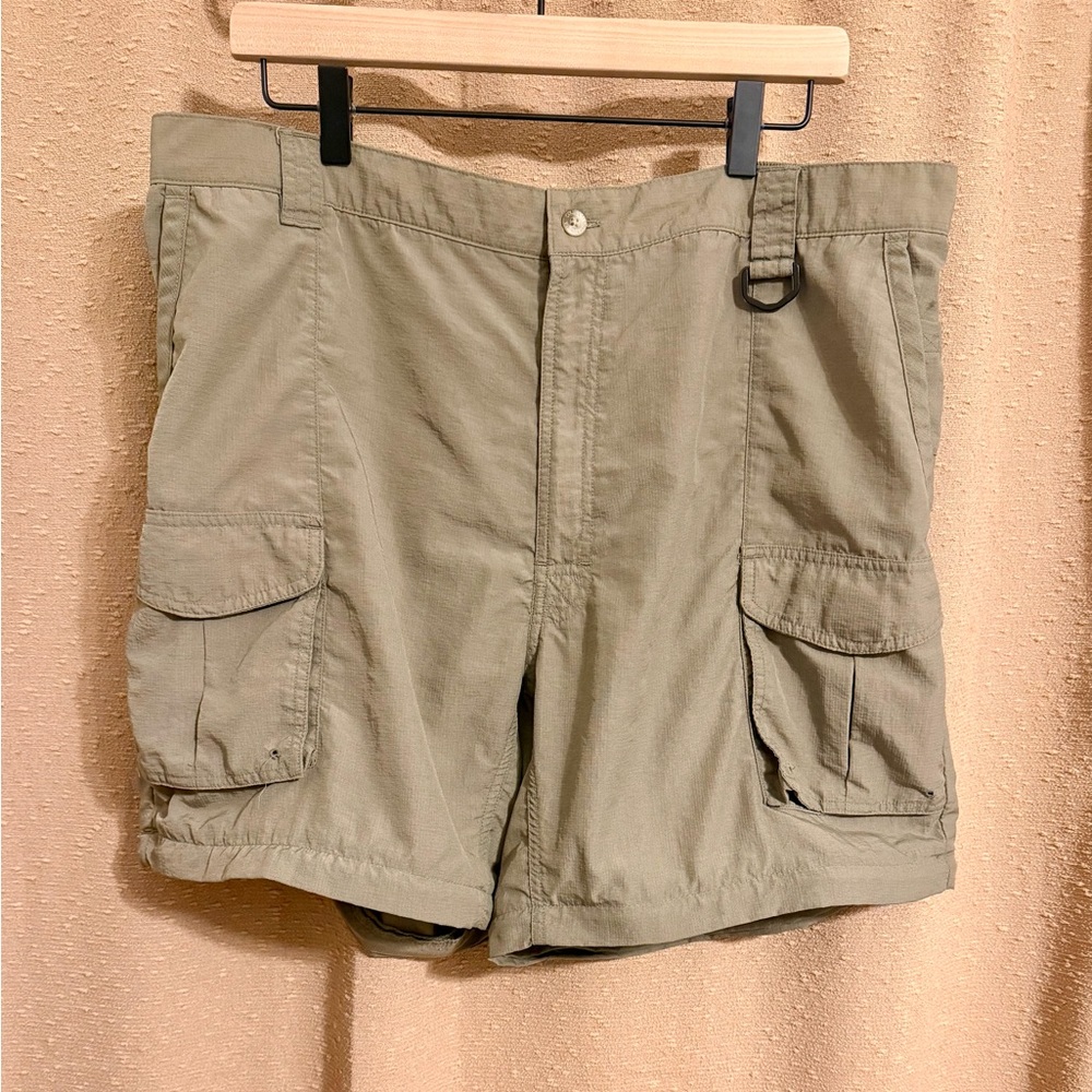Men's Columbia Olive Green Cargo Shorts size XL